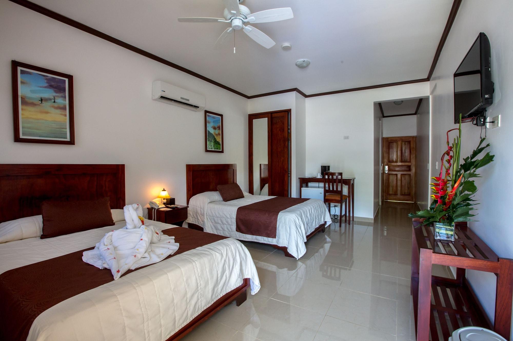 Hotel Arenas En Punta Leona Playa Agujas Экстерьер фото