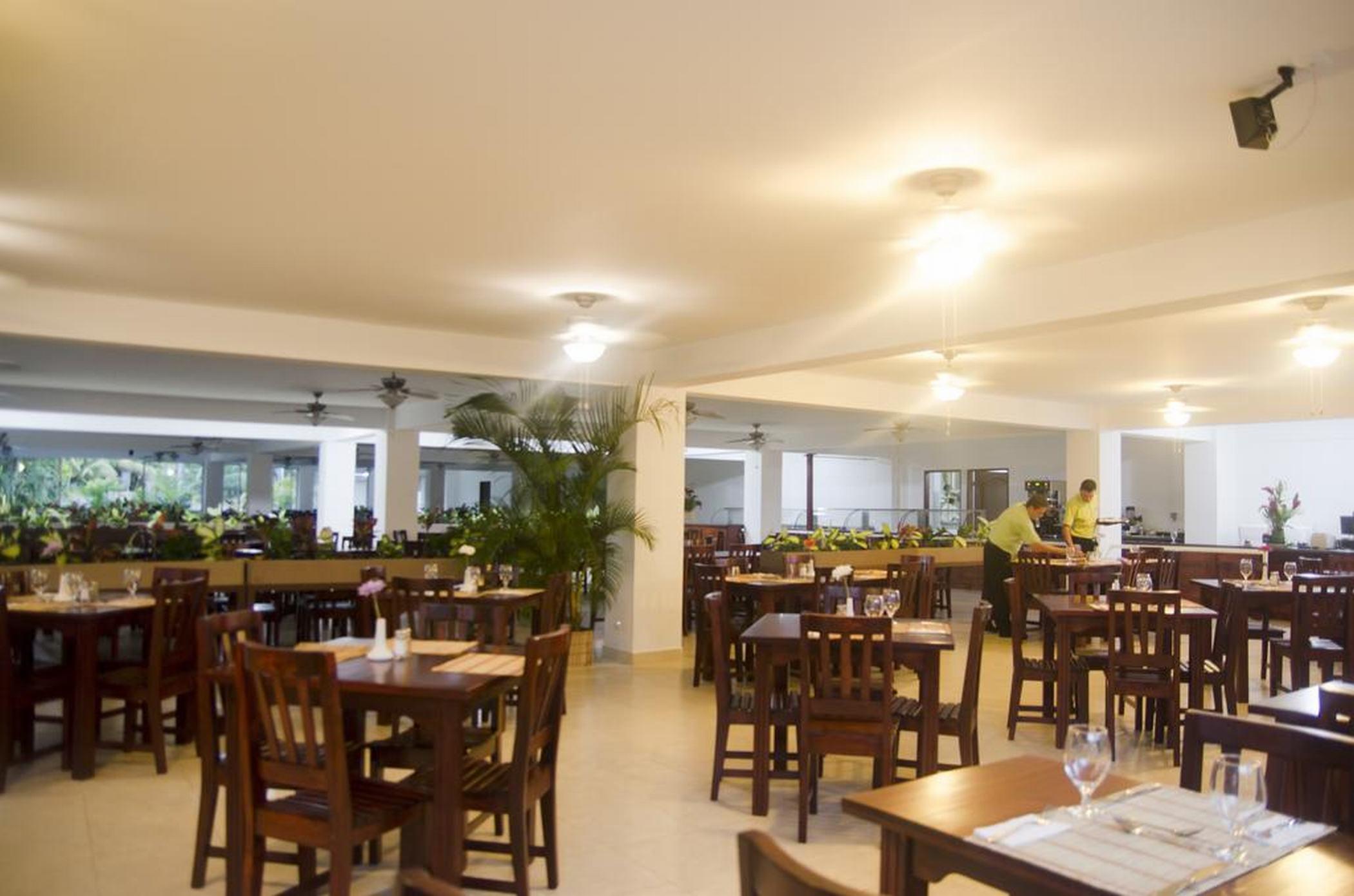 Hotel Arenas En Punta Leona Playa Agujas Экстерьер фото