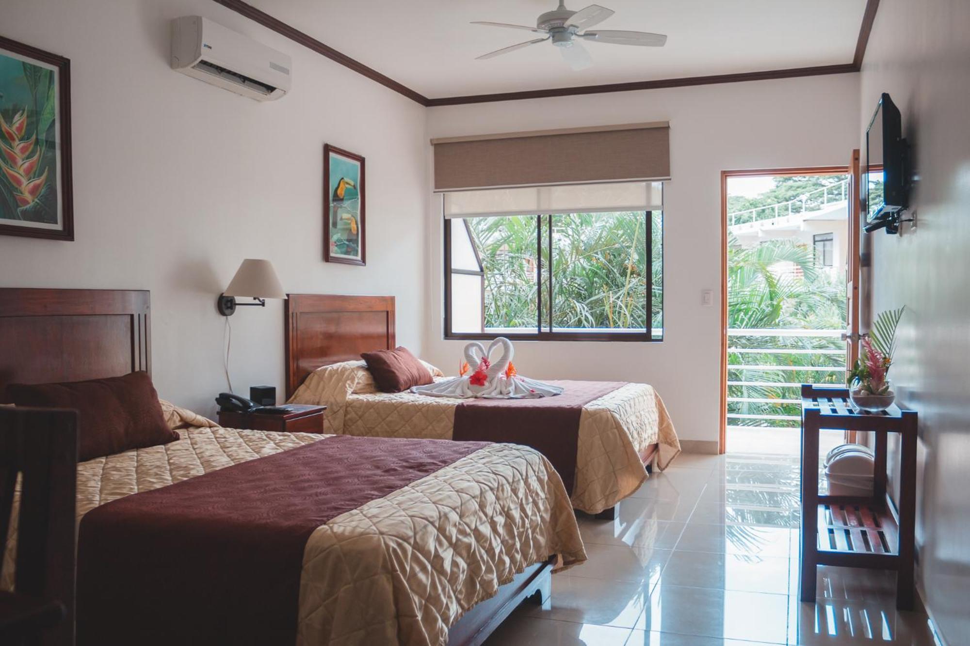 Hotel Arenas En Punta Leona Playa Agujas Экстерьер фото