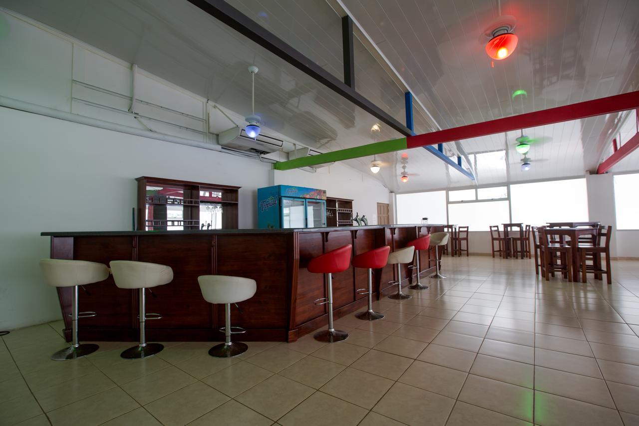Hotel Arenas En Punta Leona Playa Agujas Экстерьер фото