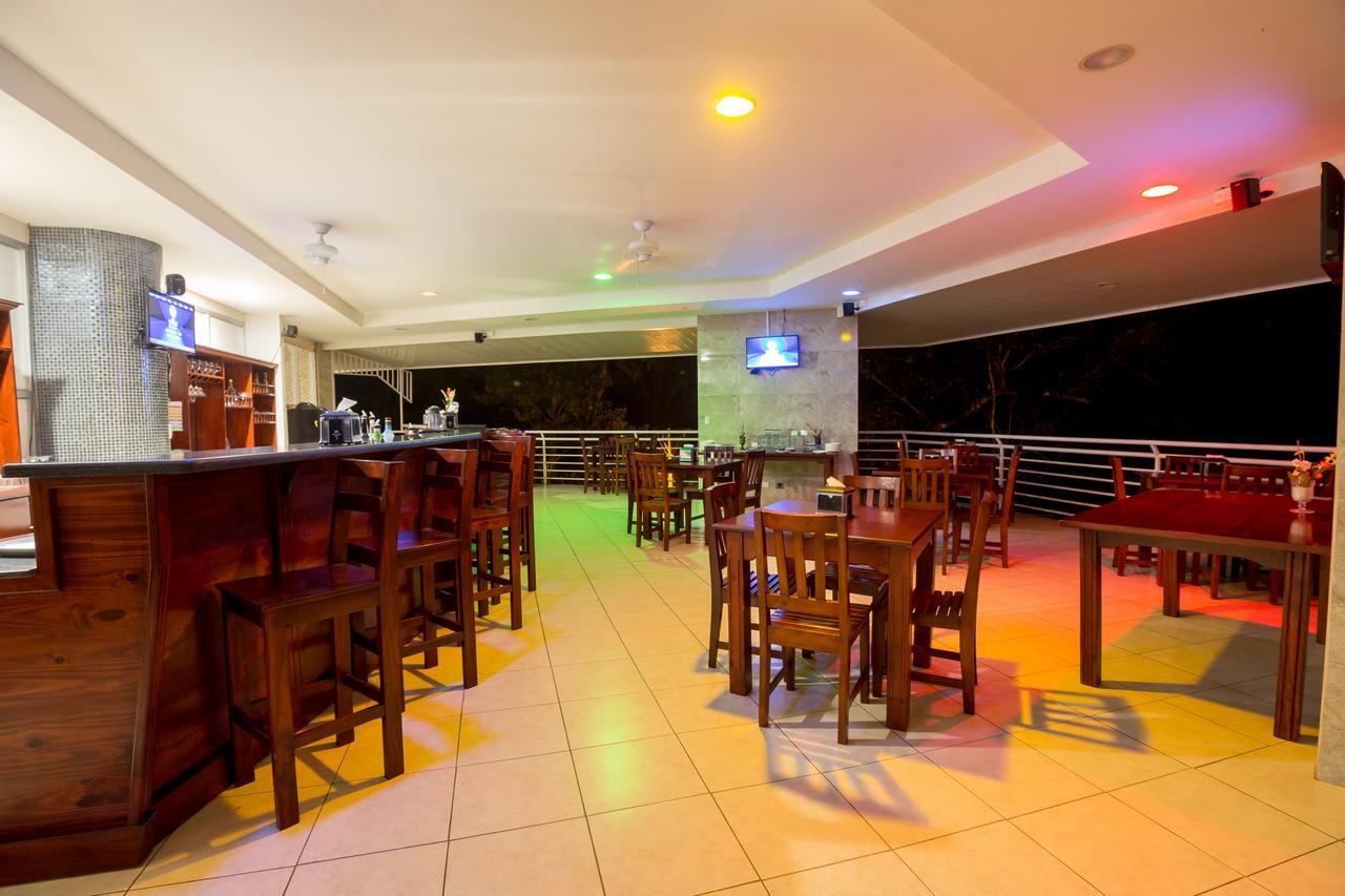 Hotel Arenas En Punta Leona Playa Agujas Экстерьер фото