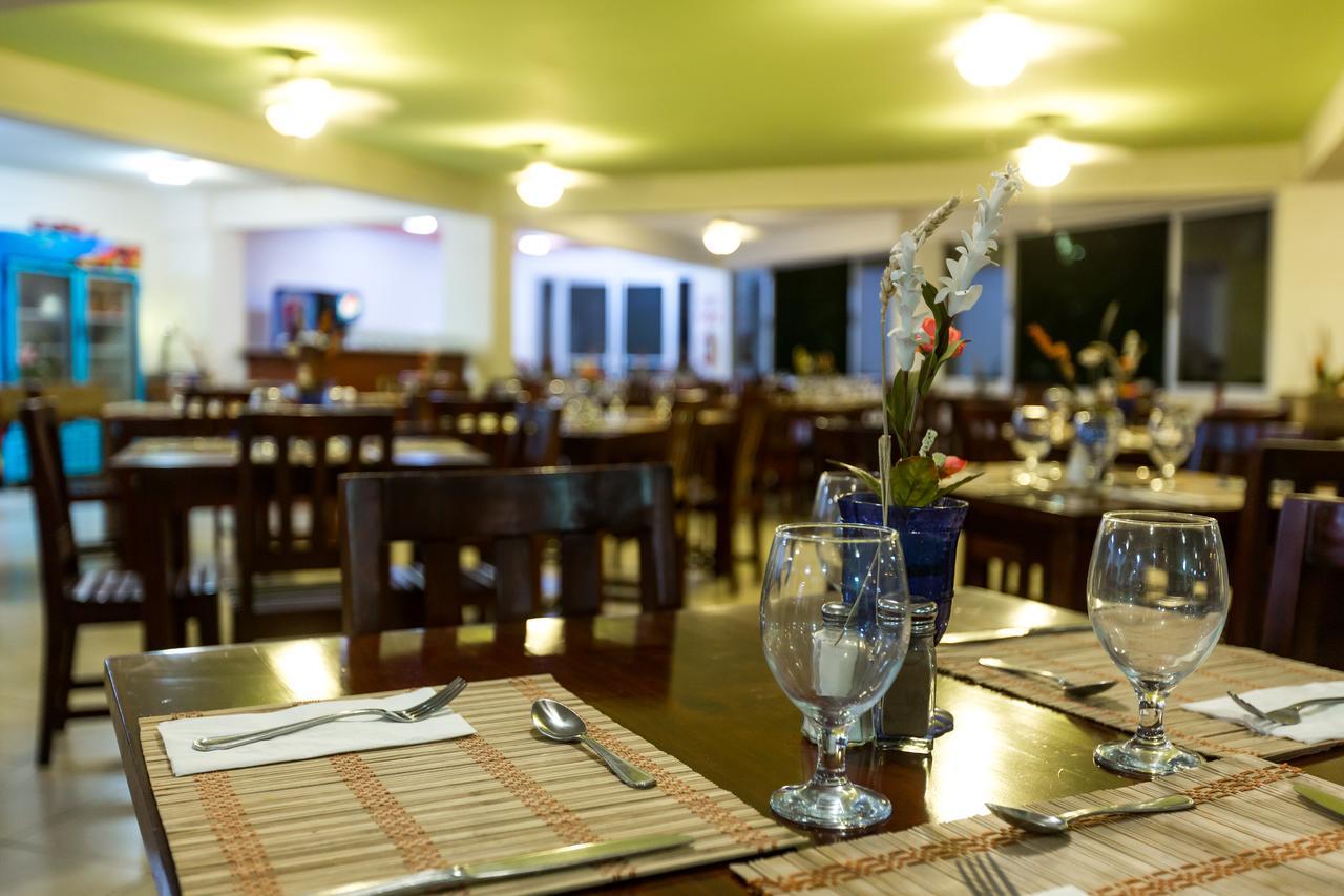 Hotel Arenas En Punta Leona Playa Agujas Экстерьер фото