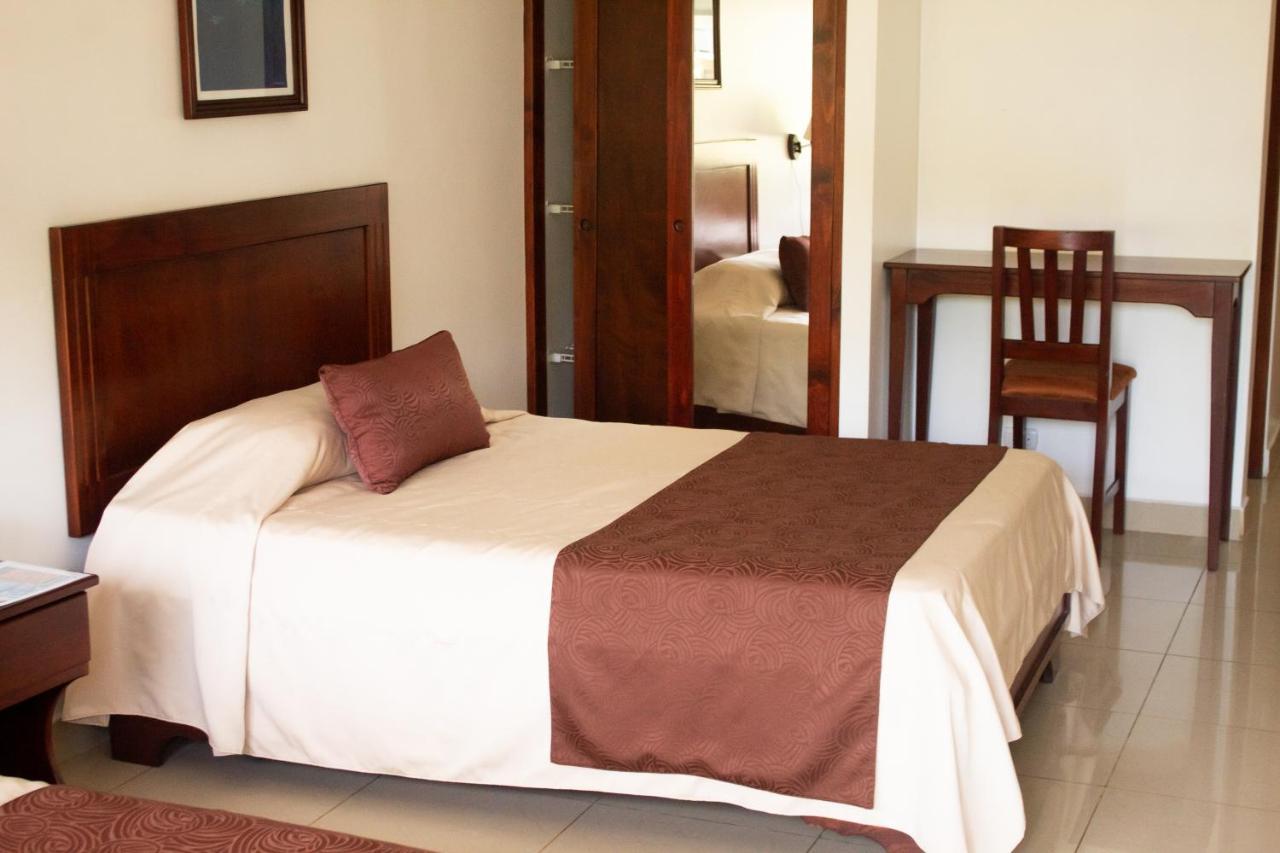 Hotel Arenas En Punta Leona Playa Agujas Экстерьер фото